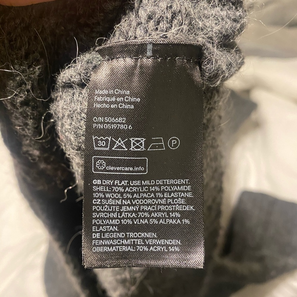 H&m sweater - Picture 3 of 3